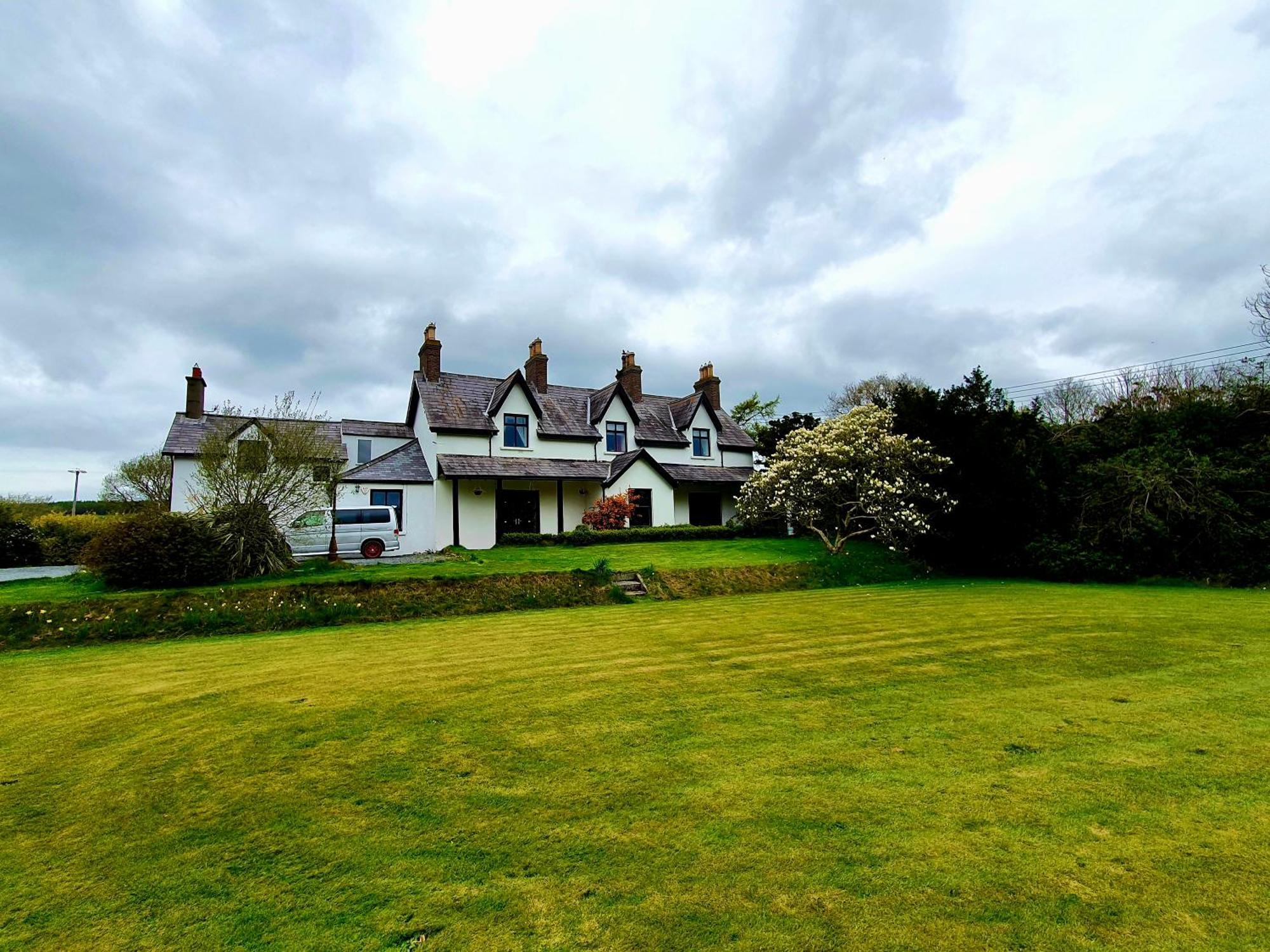 Bryansford Cottage Exterior photo